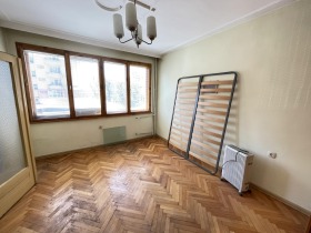 3 dormitoare Țentâr, Pernic 1