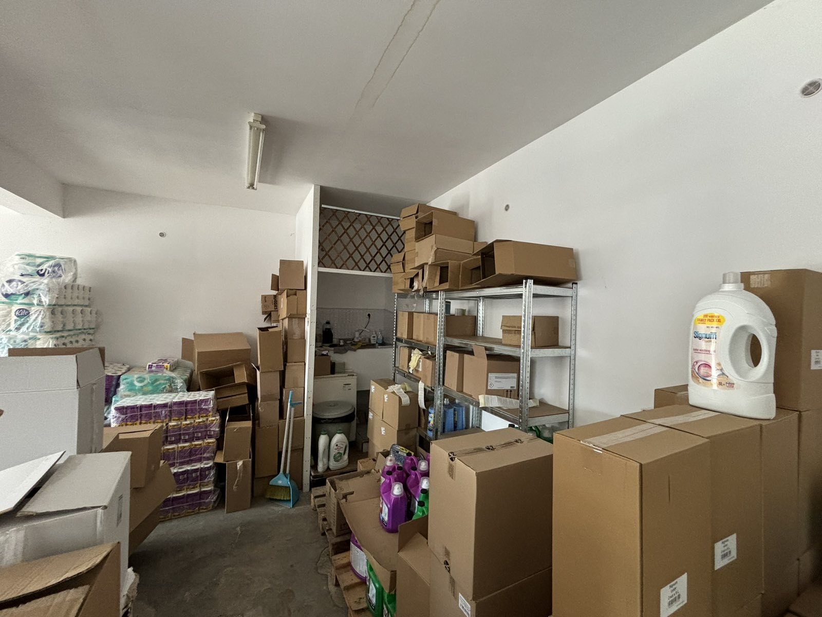 Продава МАГАЗИН, гр. Карлово, област Пловдив, снимка 5 - Магазини - 53971061