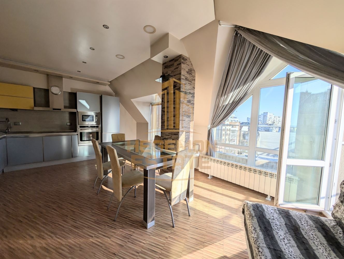 Продава 4-СТАЕН, гр. Варна, Колхозен пазар, снимка 2 - Апартаменти - 53074895