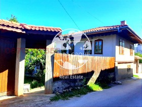 Casa Liaskovets, regione Veliko Tarnovo