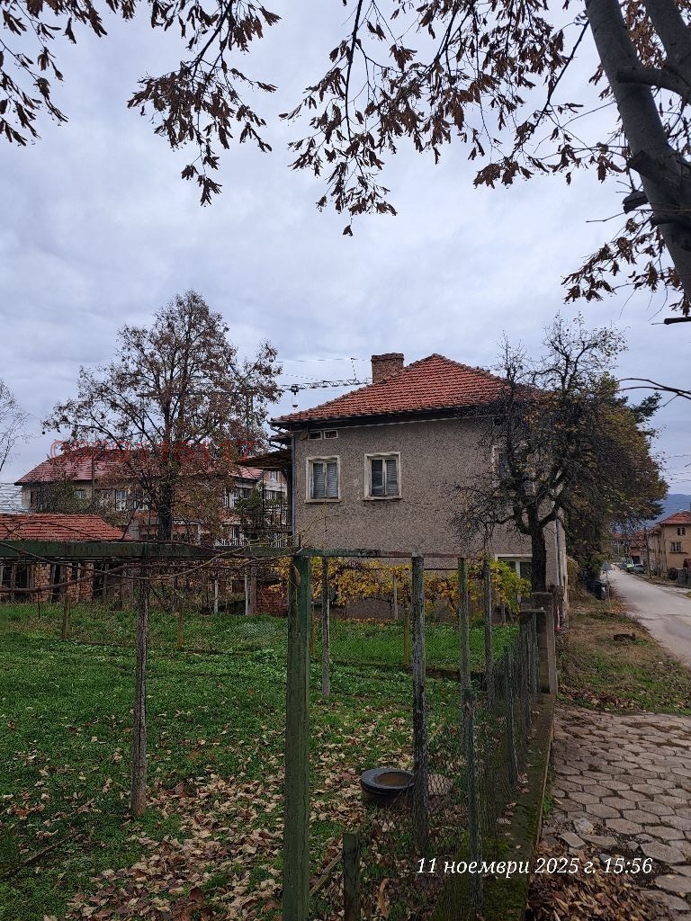 Продава КЪЩА, с. Голяма Желязна, област Ловеч, снимка 2 - Къщи - 52778966