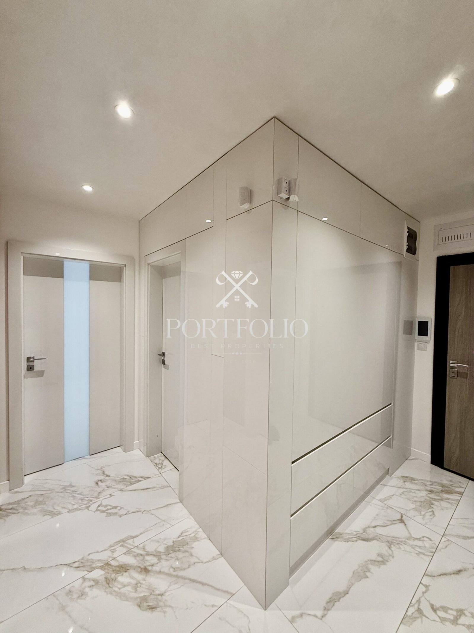Продава МНОГОСТАЕН, гр. Бургас, Славейков, снимка 13 - Апартаменти - 54205039