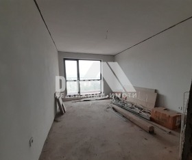 1 chambre Pogrebi, Varna 7