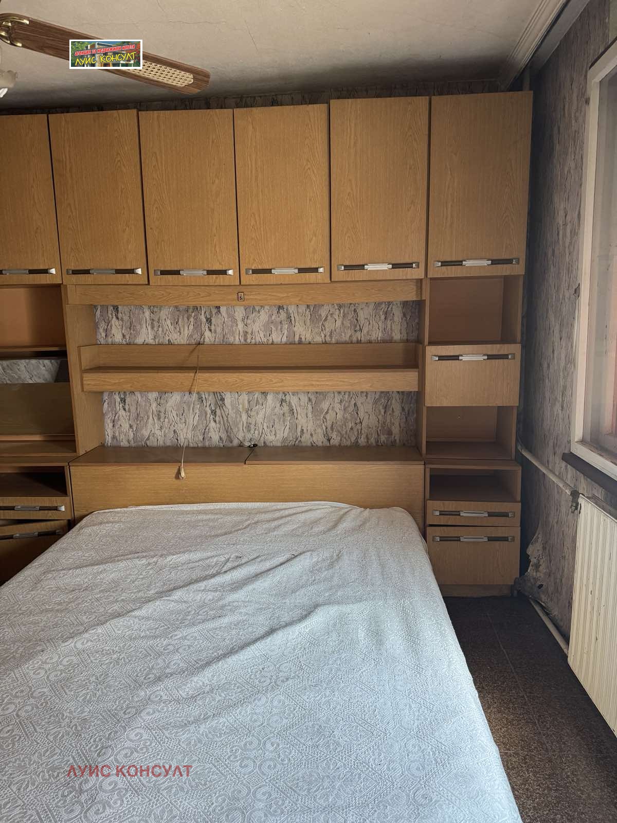 Продава ЕТАЖ ОТ КЪЩА, гр. Монтана, Широк център, снимка 9 - Етаж от къща - 53769053