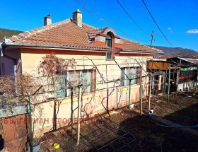 Casa Prisovo, regiunea Veliko Tarnovo 1