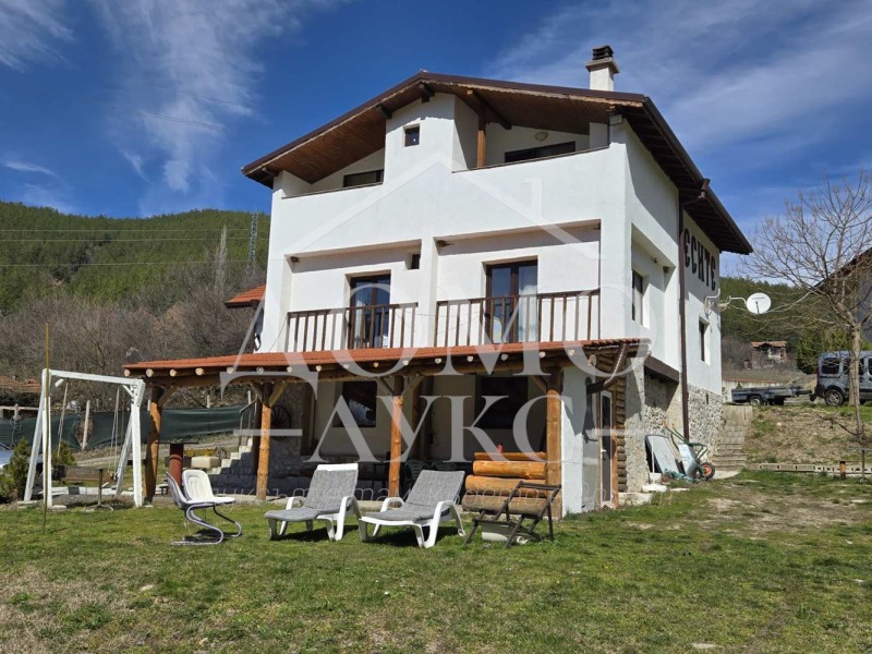 Продава КЪЩА в област Благоевград, с. Градево - 240 кв.м / 380 000 € » 743 215.40 лв., ДОМО ЛУКС
