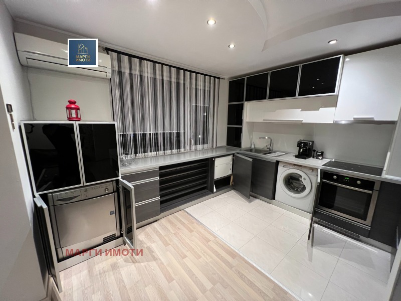 Продава 2-СТАЕН, гр. София, Младост 4