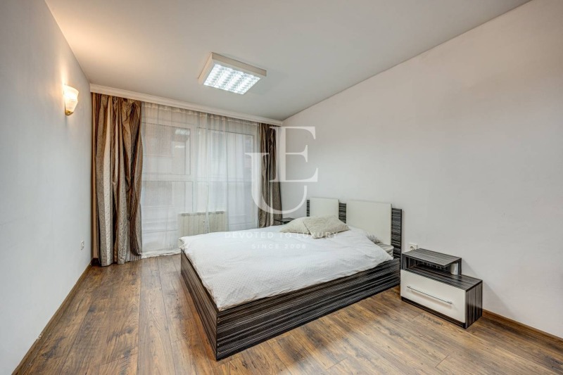 Продава 2-СТАЕН, гр. София, Център, снимка 2 - Апартаменти - 52605536