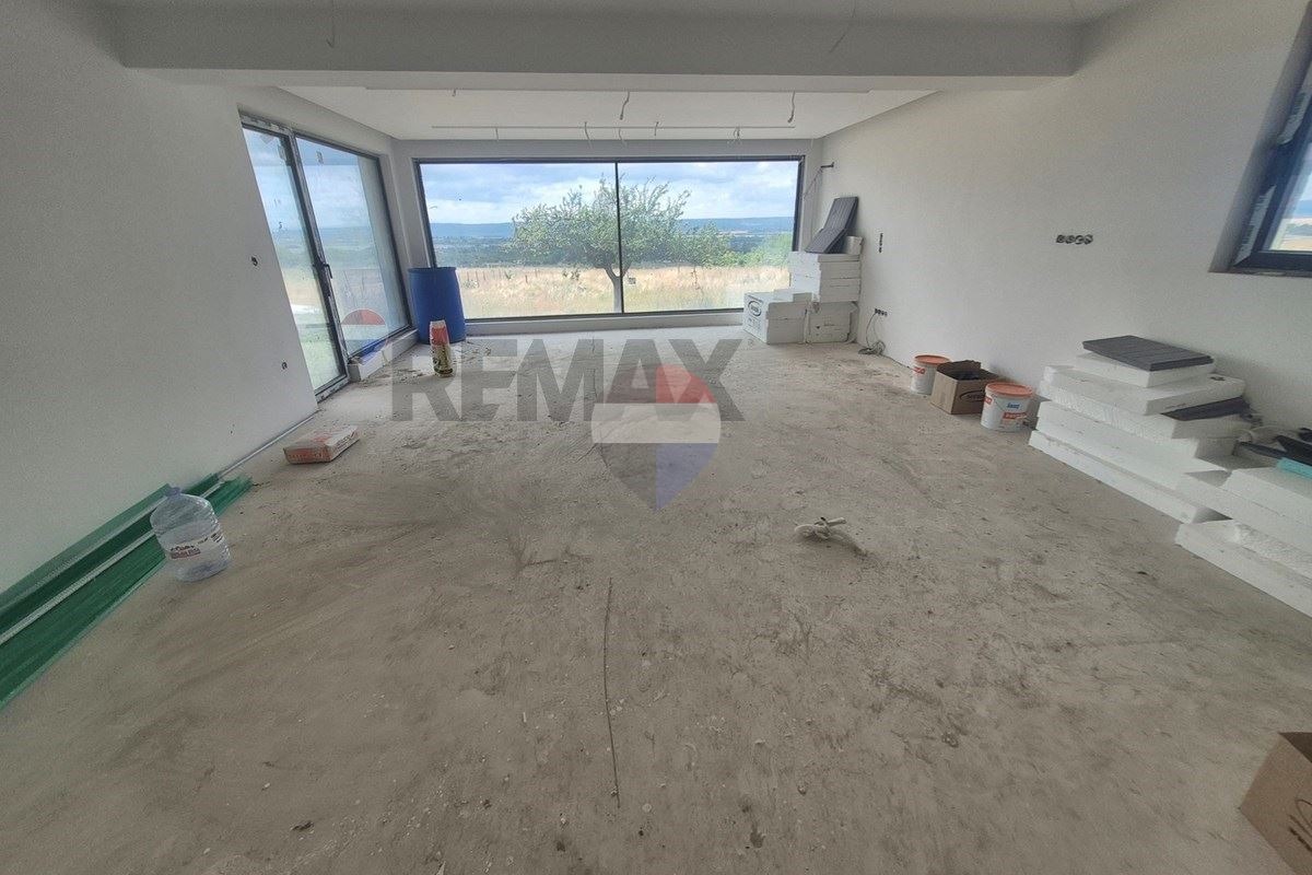 Продава КЪЩА, гр. Аксаково, област Варна, снимка 4 - Къщи - 55459623