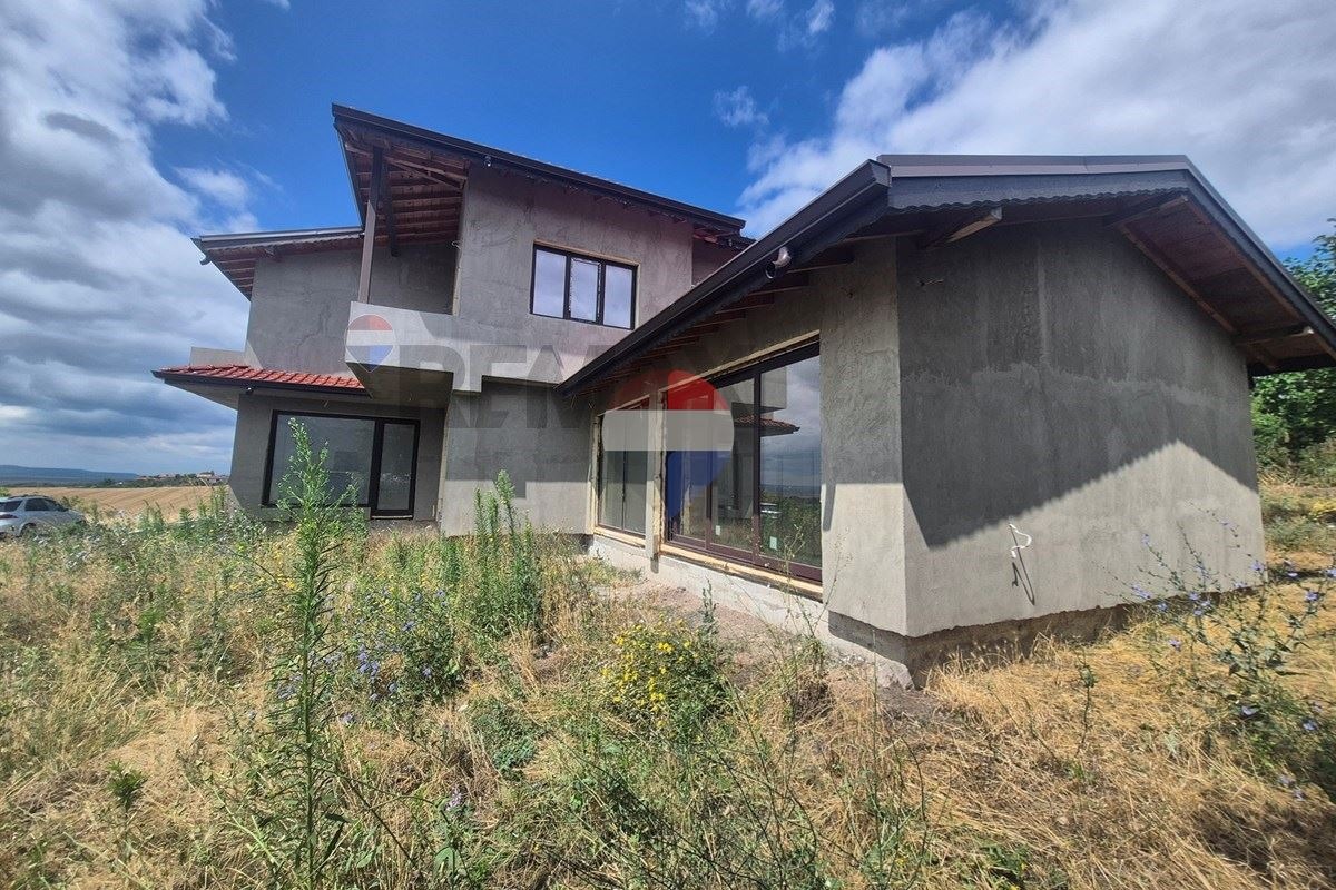 Продава КЪЩА, гр. Аксаково, област Варна, снимка 2 - Къщи - 55459623