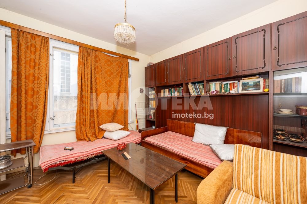 Продава ЕТАЖ ОТ КЪЩА, гр. Пловдив, Център, снимка 2 - Етаж от къща - 53101037