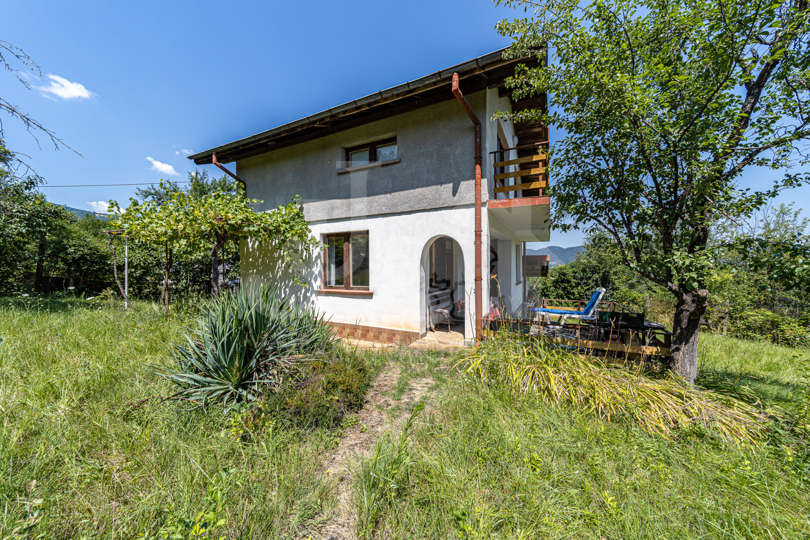 Продава КЪЩА, гр. Правец, област София област, снимка 2 - Къщи - 55347402