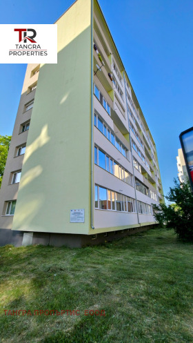 3-стаен град Перник, Център