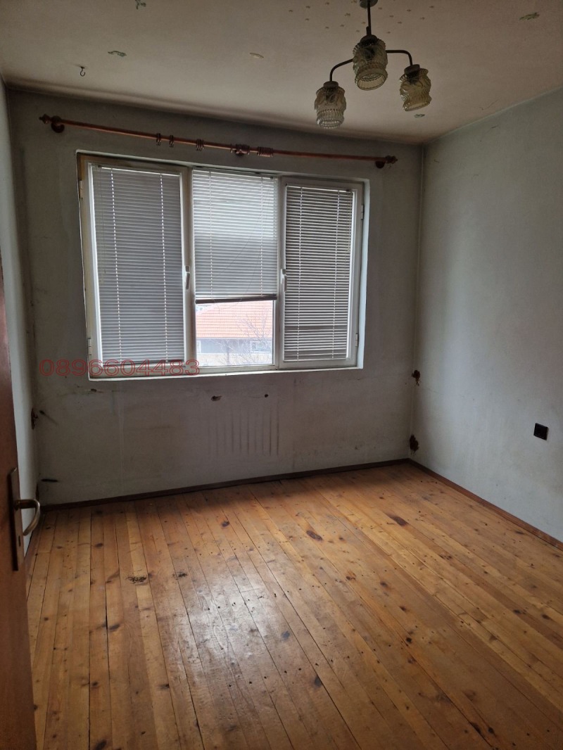 Продава ЕТАЖ ОТ КЪЩА, гр. Аксаково, област Варна, снимка 3 - Етаж от къща - 53398113