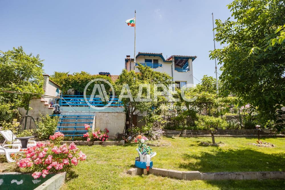Продава КЪЩА, гр. Варна, м-т Долна Трака