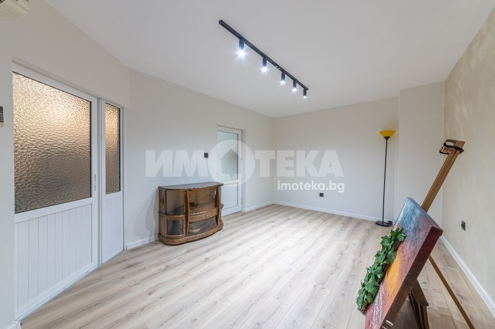 Продава 3-СТАЕН, гр. Варна, Лятно кино Тракия