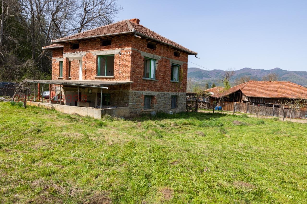 Продава КЪЩА, гр. Априлци, област Ловеч, снимка 2 - Къщи - 53725709