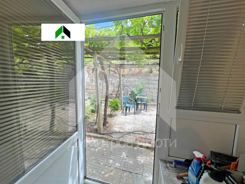 Продава КЪЩА, гр. Нови пазар, област Шумен, снимка 2 - Къщи - 52939058