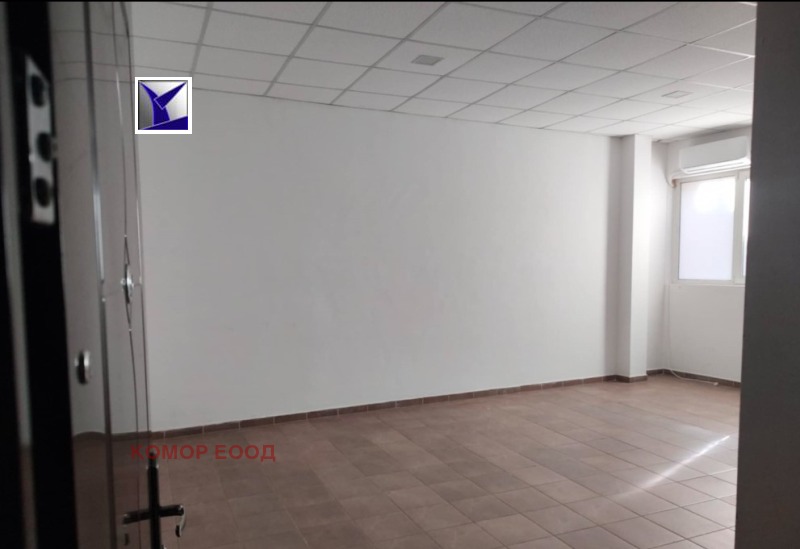 Продава ОФИС в град Русе, Широк център - 40 кв.м / 36 000 € » 70 409.88 лв., КОМОР ЕООД