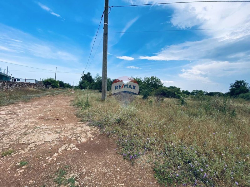 Продава ПАРЦЕЛ в област Добрич, гр. Каварна - 3697 кв.м / 139 000 € » 271 860.37 лв., РЕМАКС ХОУМ