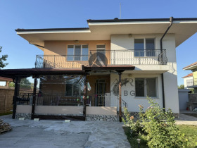 КЪЩА, 350 m2