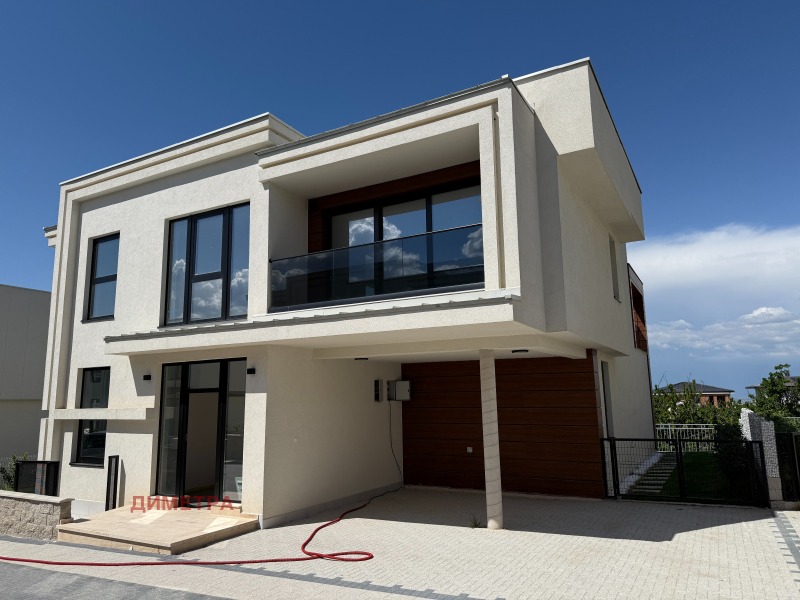 Продава  Къща, област Пловдив, с. Марково •  400 000 EUR • ID 41540011 — holmes.bg - [1] 