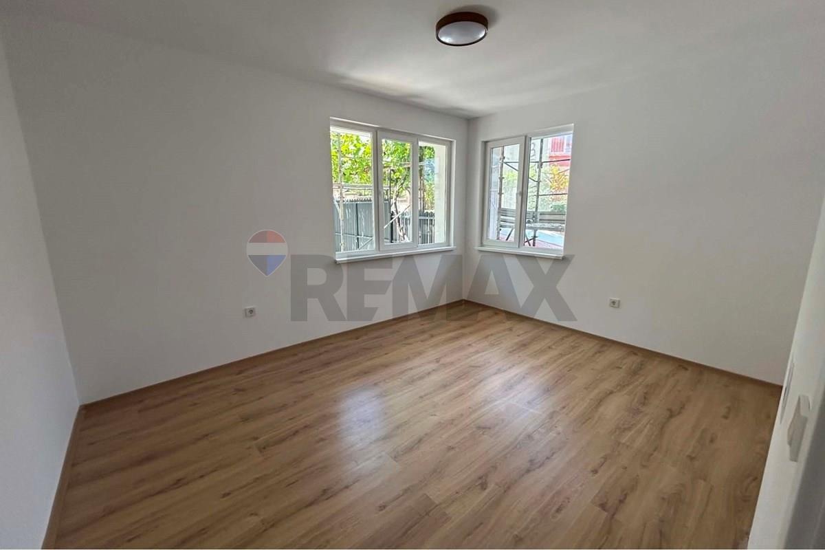 Продава ЕТАЖ ОТ КЪЩА, гр. Шумен, Център, снимка 5 - Етаж от къща - 55009758