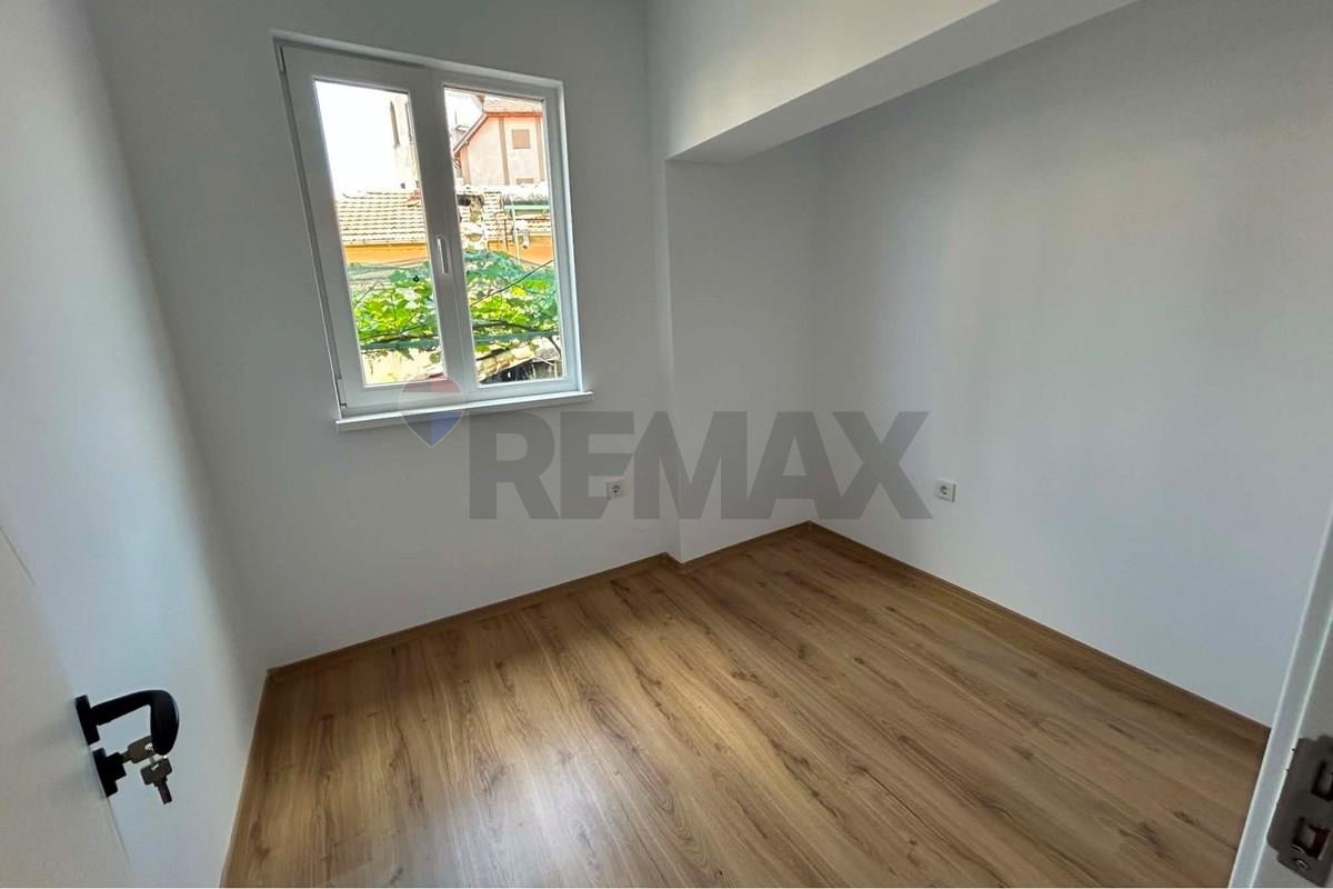 Продава ЕТАЖ ОТ КЪЩА, гр. Шумен, Център, снимка 4 - Етаж от къща - 55009758