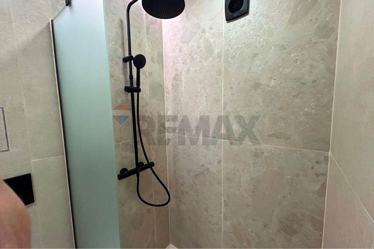 Продава ЕТАЖ ОТ КЪЩА, гр. Шумен, Център, снимка 11 - Етаж от къща - 55009758