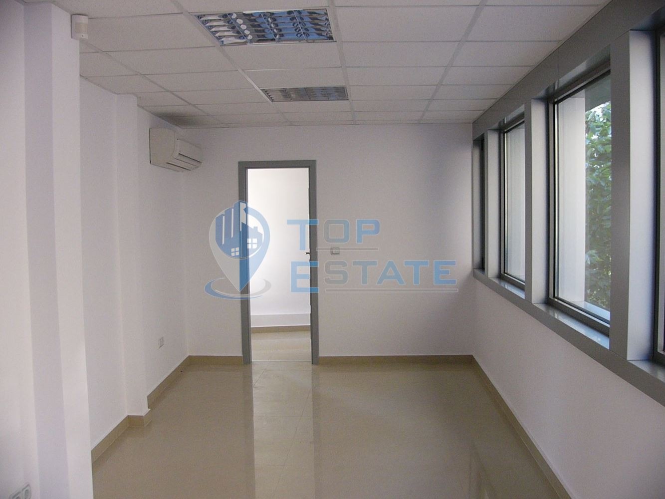 Продава МАГАЗИН, гр. Велико Търново, Център, снимка 2 - Магазини - 45336798