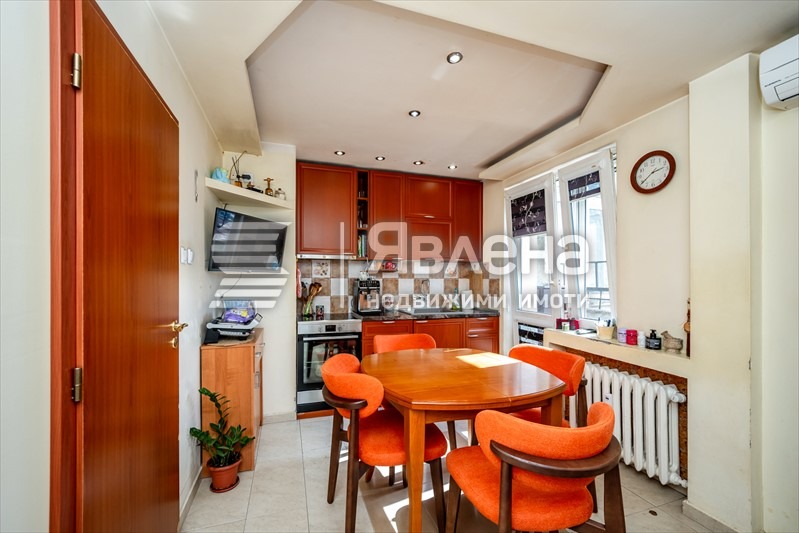 Продава 3-СТАЕН, гр. София, Хиподрума, снимка 3 - Апартаменти - 54033457