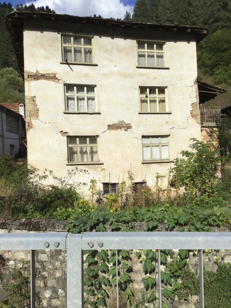 Продава КЪЩА, с. Соколовци, област Смолян