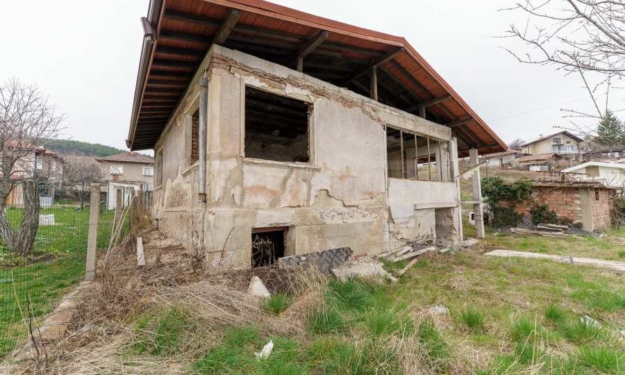 Продава КЪЩА, с. Люлин, област Перник, снимка 2 - Къщи - 53636467