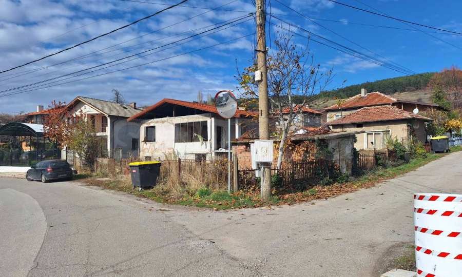 Продава КЪЩА, с. Люлин, област Перник