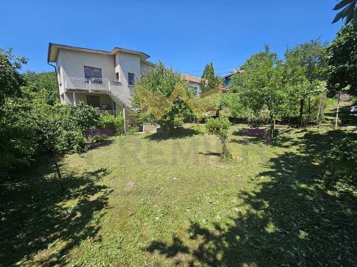 Продава КЪЩА, гр. София, с. Владая