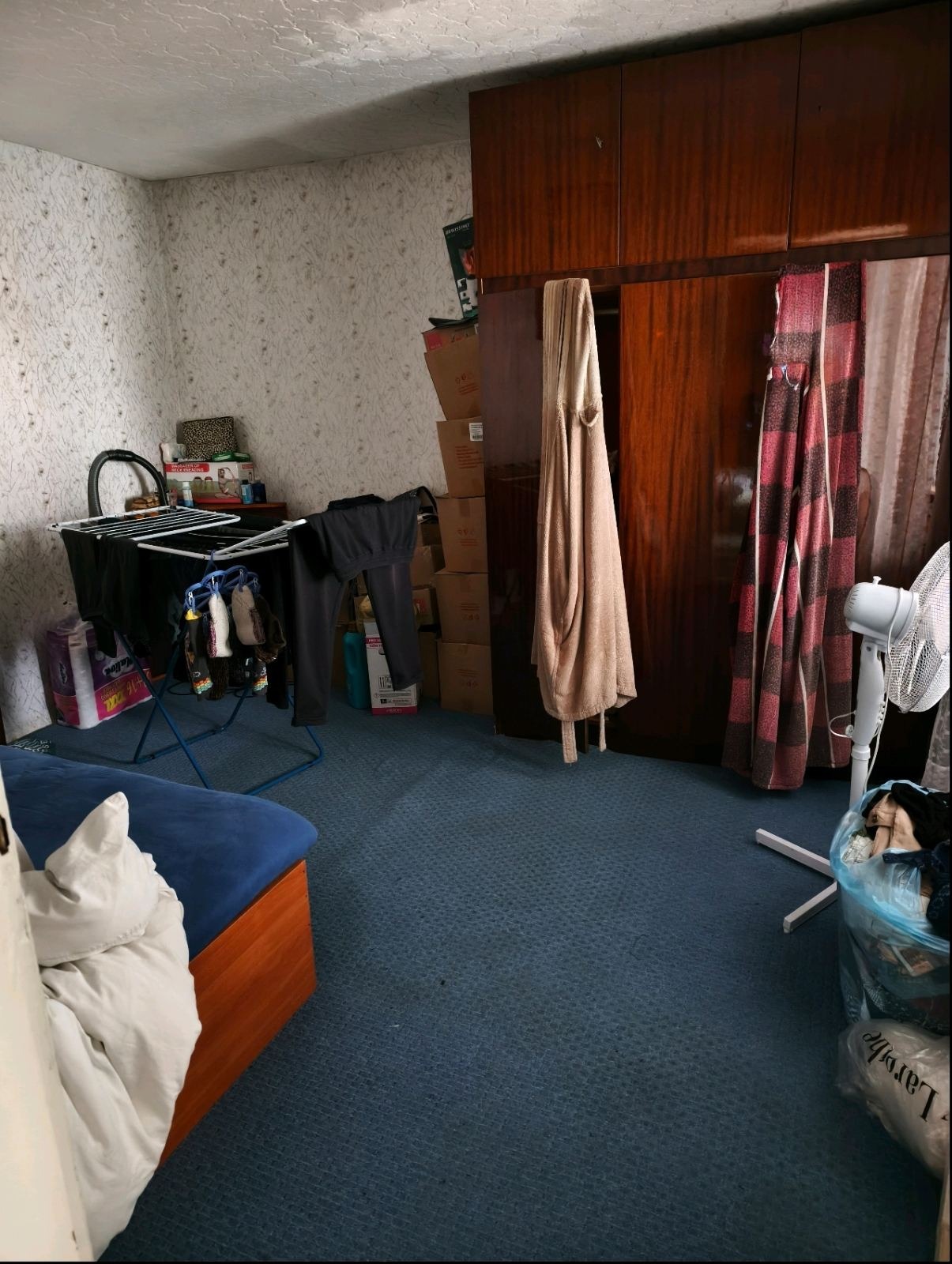 Продава КЪЩА, гр. Плевен, 9-ти квартал, снимка 2 - Къщи - 56484640