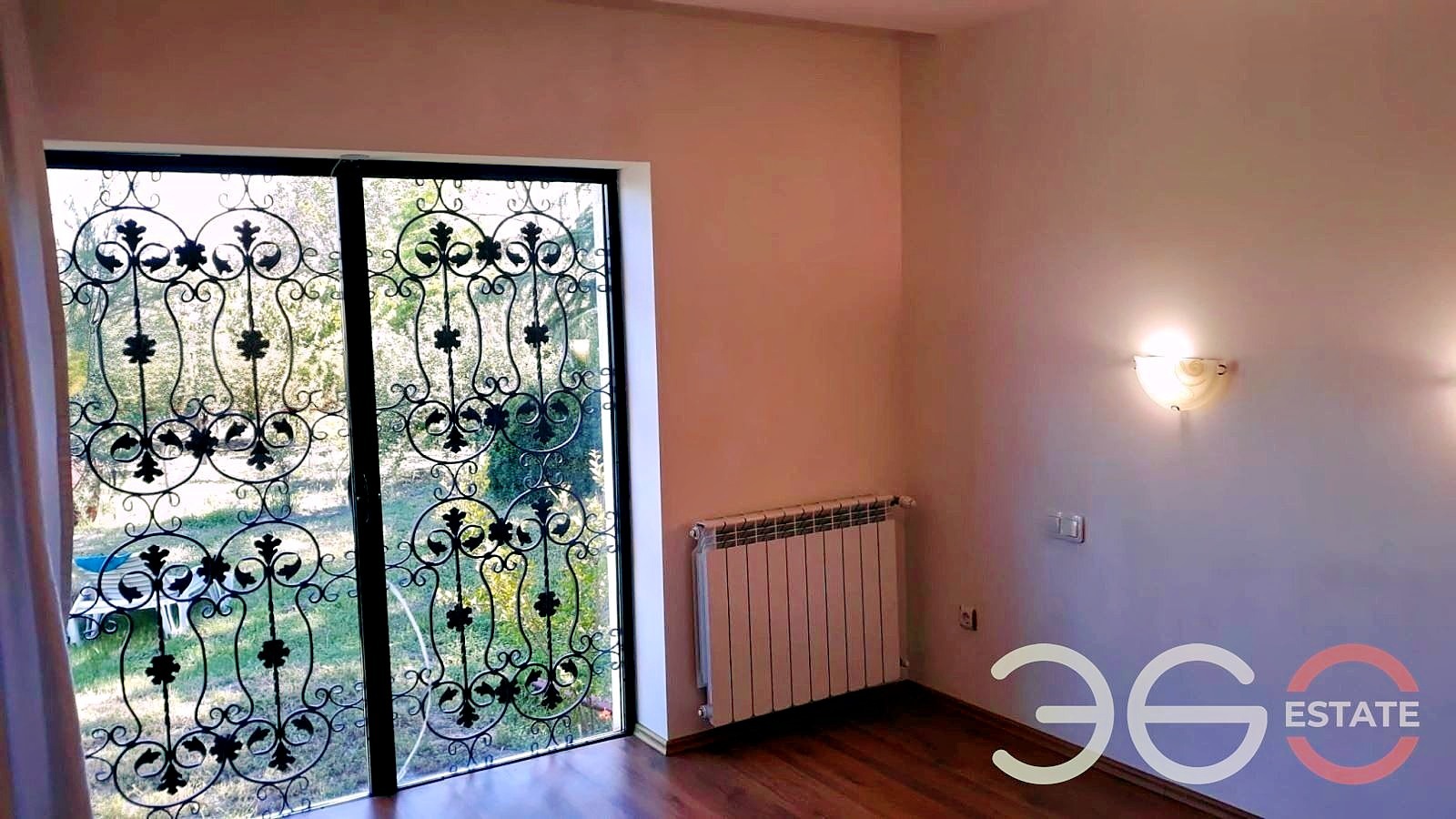 Продава ВИЛА, гр. Аксаково, област Варна, снимка 12 - Вили - 54078448