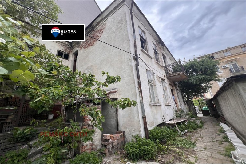 Продава КЪЩА в град София, Център - 226 кв.м / 460 000 € » 899 681.80 лв., РЕМАКС СИТИ