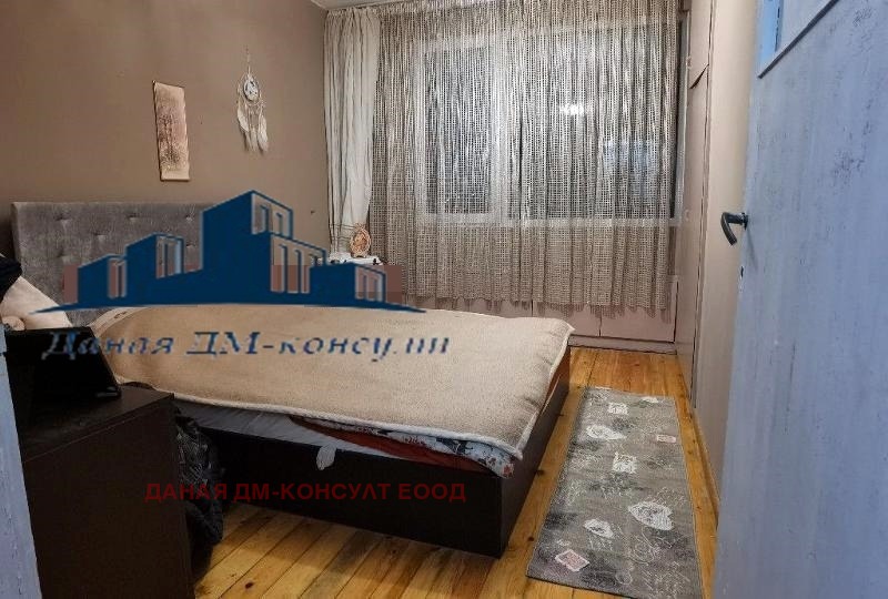 Продава МНОГОСТАЕН, гр. Шумен, Център, снимка 2 - Aпартаменти - 47552227