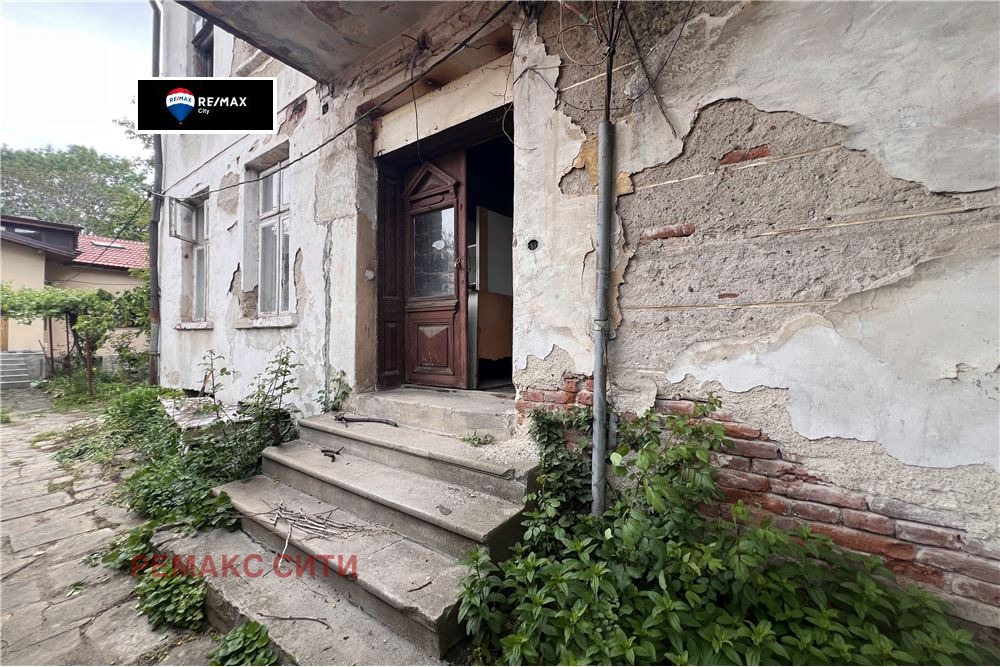 Продава КЪЩА, гр. София, Център, снимка 2 - Къщи - 52030259