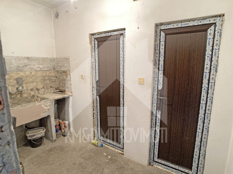 Продава ЕТАЖ ОТ КЪЩА в област Шумен, гр. Нови пазар - 117 кв.м / 66 467.94 € » 130 000 лв., ДИМИТРОВ ИМОТИ