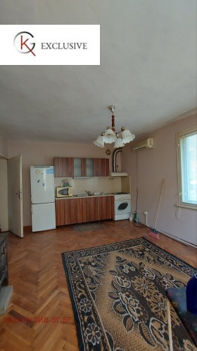 Продажба на етажи от къща в град Шумен - изображение 3 