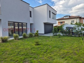 House m-t Detski grad, Sofia