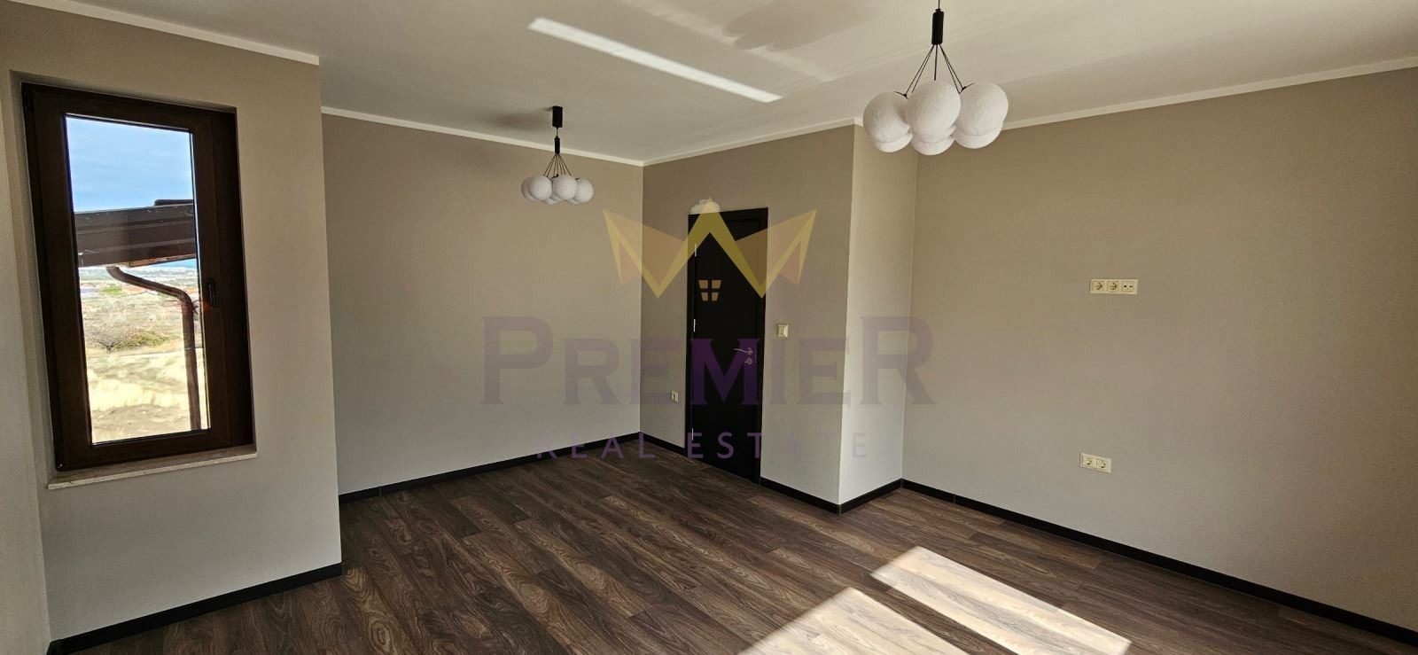 Продава КЪЩА, с. Белащица, област Пловдив