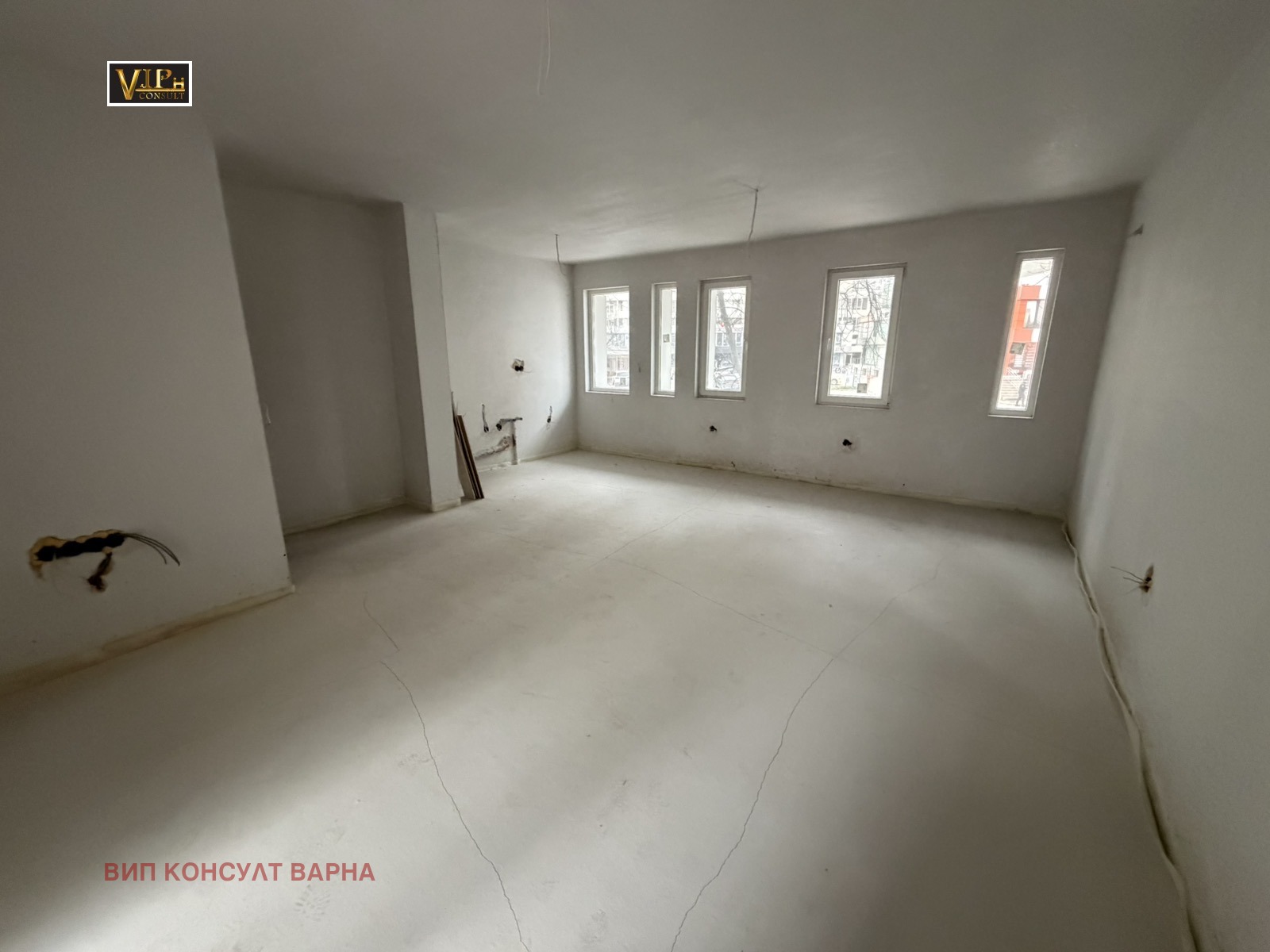 Продава 3-СТАЕН, гр. Варна, Лятно кино Тракия, снимка 2 - Апартаменти - 53709105