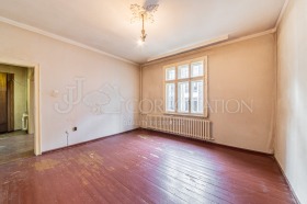 3+ camere da letto Tsentar, Sofia 2