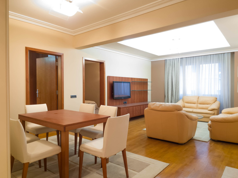 Продава 3-СТАЕН, гр. София, Център, снимка 3 - Апартаменти - 52990455