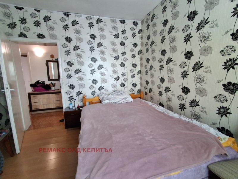 Продава ЕТАЖ ОТ КЪЩА, гр. Дебелец, област Велико Търново, снимка 2 - Етаж от къща - 53425561