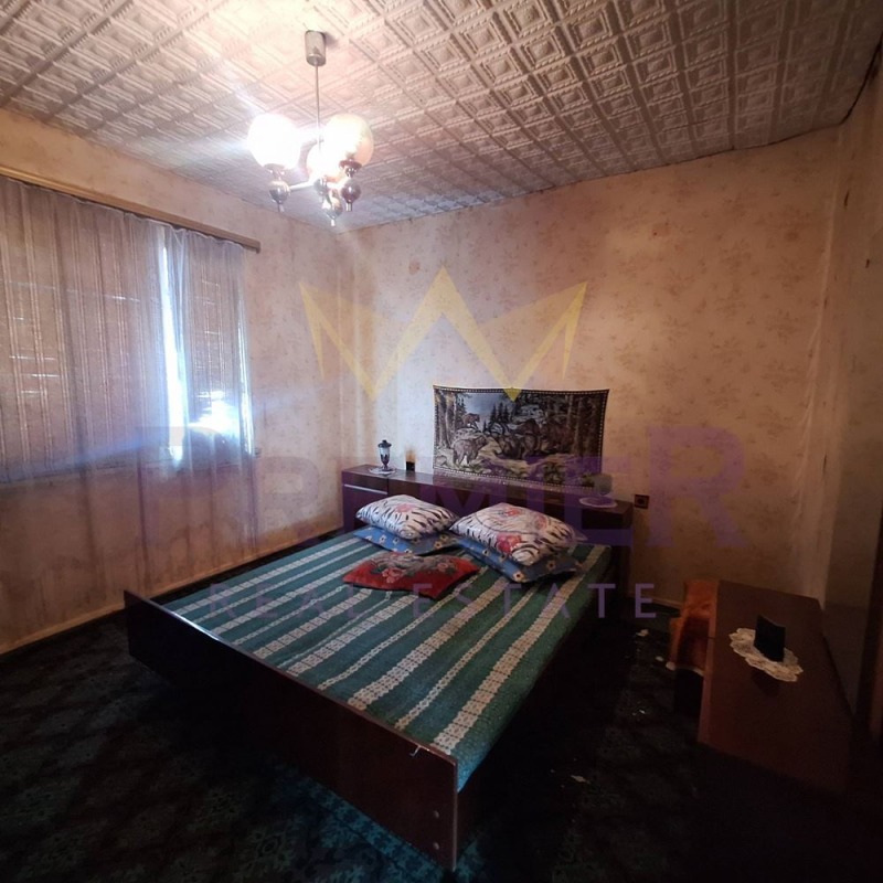 Продава КЪЩА, гр. Провадия, област Варна, снимка 2 - Къщи - 53428645