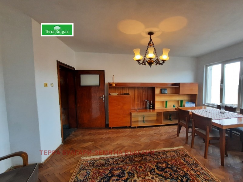 Продава ЕТАЖ ОТ КЪЩА, гр. Перник, Център, снимка 2 - Етаж от къща - 39387316
